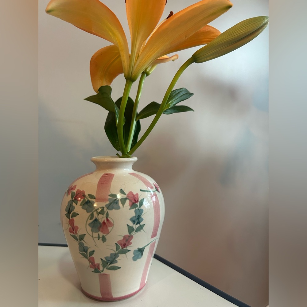 Vintage Floral Heart 🌸🩷 Ceramic Vase